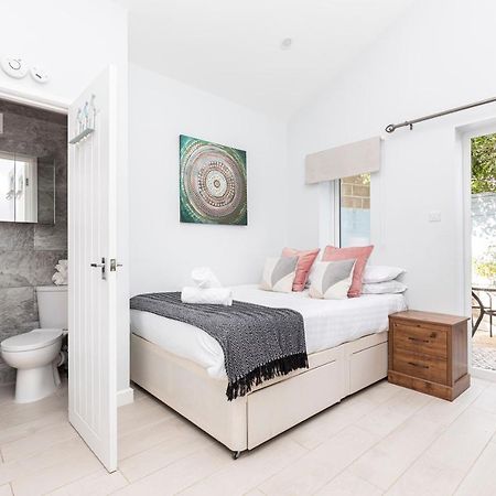 New, Stylish Studio Flat With Private Patio And Free On-Street Parking Check Out At 11Am Bournemouth Eksteriør bilde