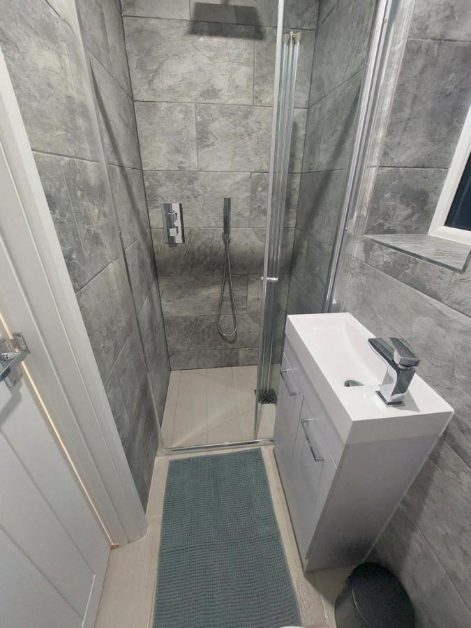 New, Stylish Studio Flat With Private Patio And Free On-Street Parking Check Out At 11Am Bournemouth Eksteriør bilde