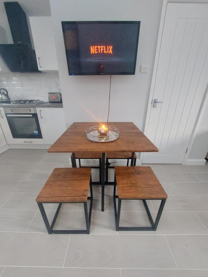 New, Stylish Studio Flat With Private Patio And Free On-Street Parking Check Out At 11Am Bournemouth Eksteriør bilde