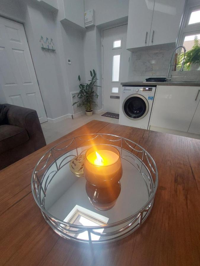 New, Stylish Studio Flat With Private Patio And Free On-Street Parking Check Out At 11Am Bournemouth Eksteriør bilde