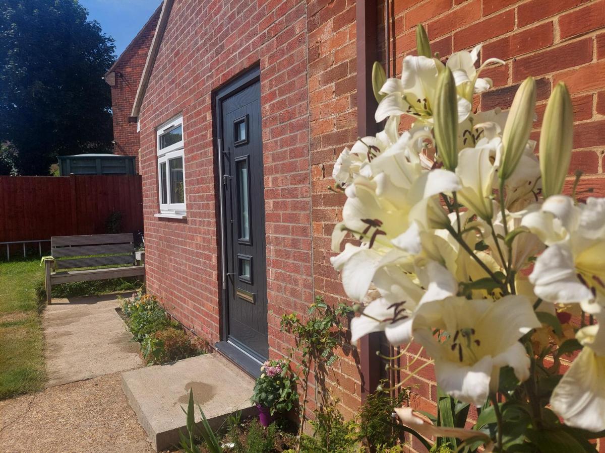 New, Stylish Studio Flat With Private Patio And Free On-Street Parking Check Out At 11Am Bournemouth Eksteriør bilde