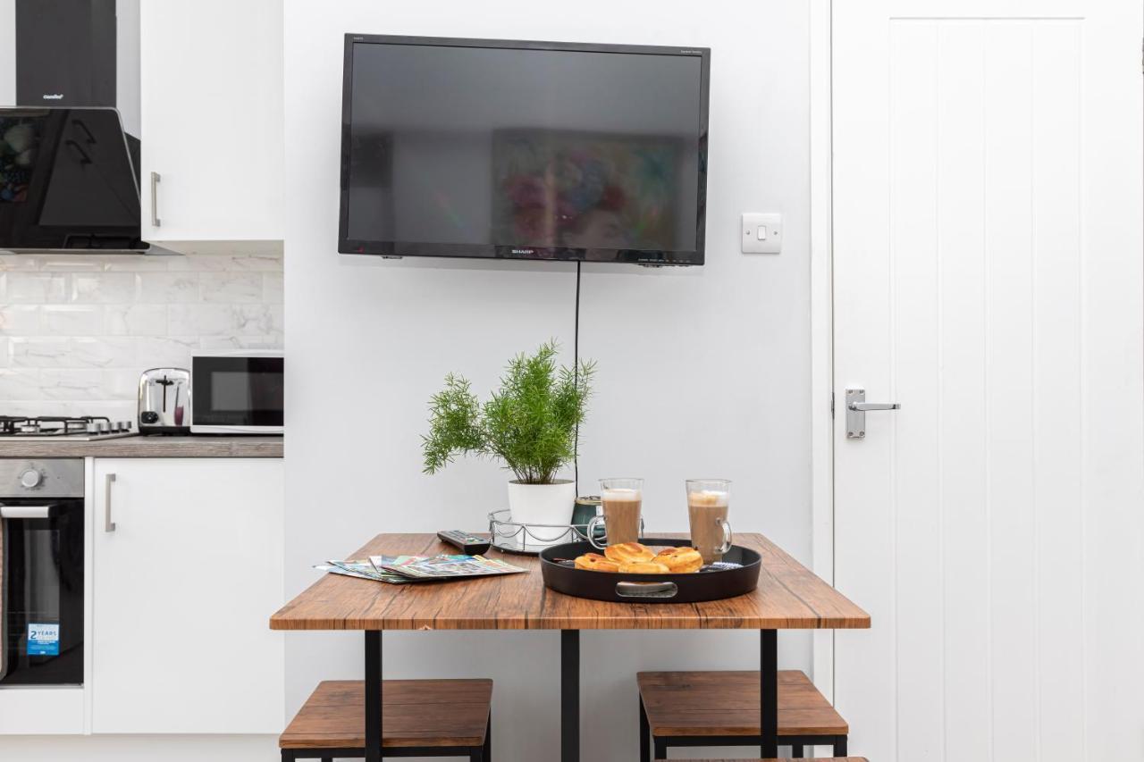 New, Stylish Studio Flat With Private Patio And Free On-Street Parking Check Out At 11Am Bournemouth Eksteriør bilde