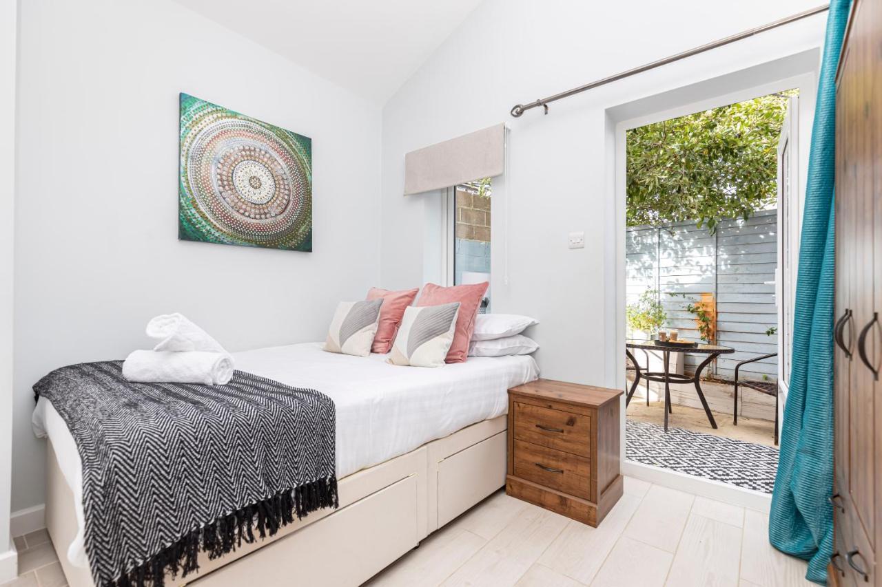 New, Stylish Studio Flat With Private Patio And Free On-Street Parking Check Out At 11Am Bournemouth Eksteriør bilde