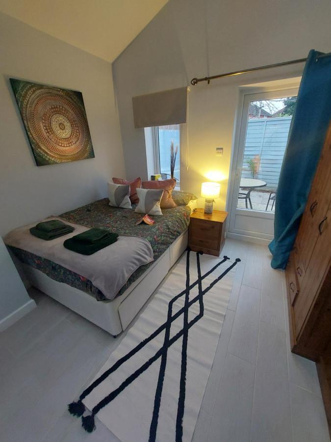 New, Stylish Studio Flat With Private Patio And Free On-Street Parking Check Out At 11Am Bournemouth Eksteriør bilde