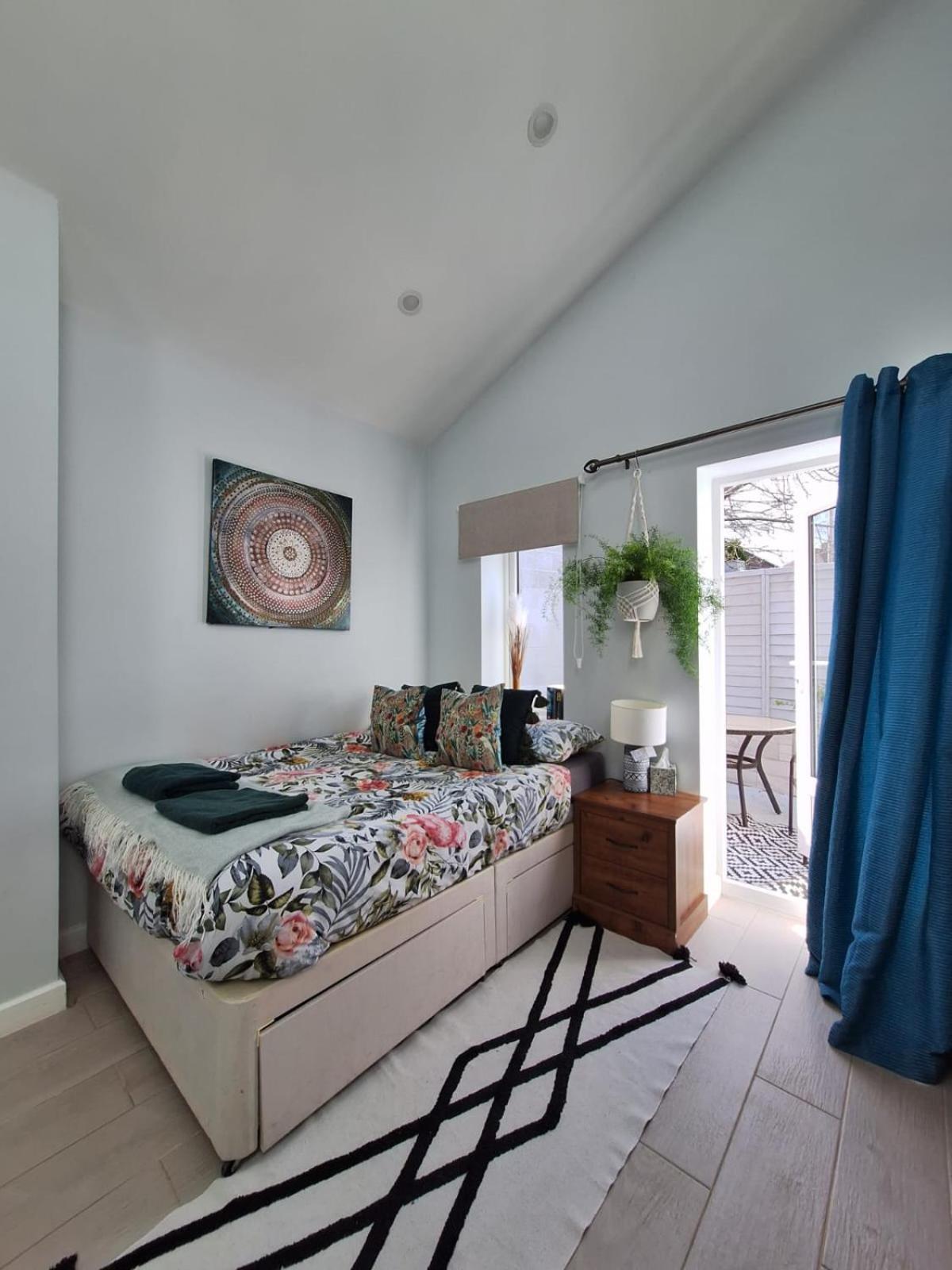 New, Stylish Studio Flat With Private Patio And Free On-Street Parking Check Out At 11Am Bournemouth Eksteriør bilde