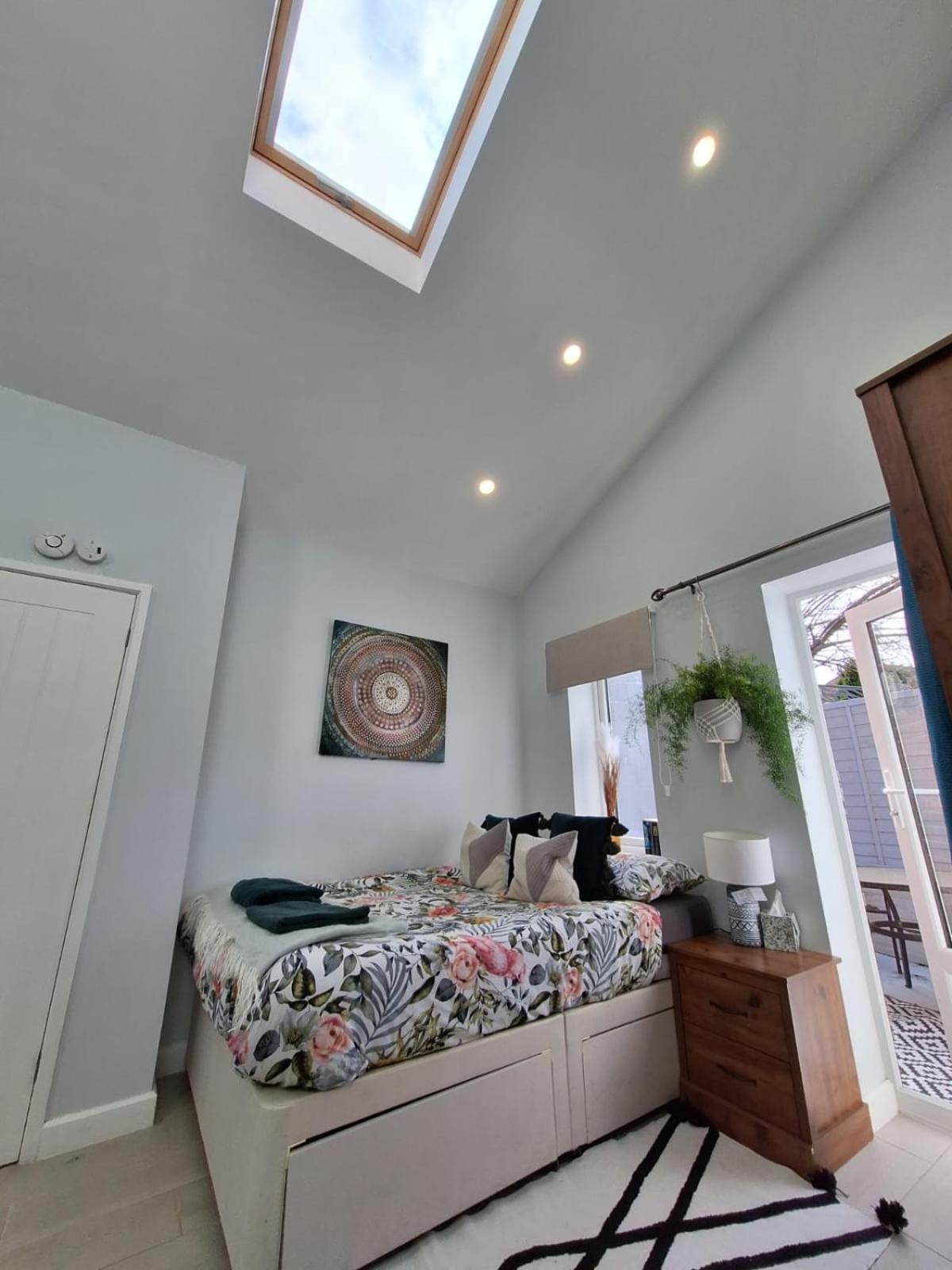 New, Stylish Studio Flat With Private Patio And Free On-Street Parking Check Out At 11Am Bournemouth Eksteriør bilde