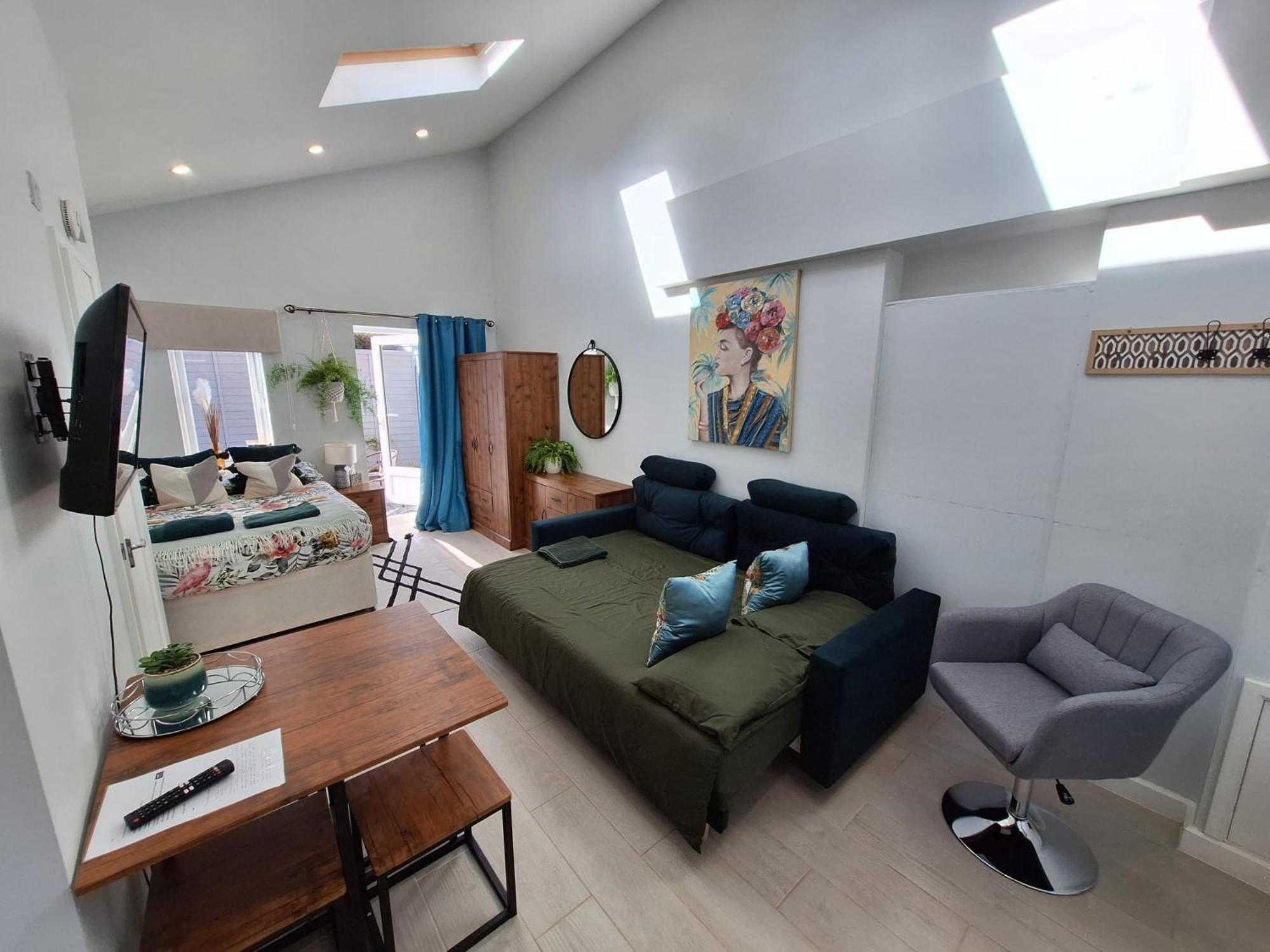 New, Stylish Studio Flat With Private Patio And Free On-Street Parking Check Out At 11Am Bournemouth Eksteriør bilde