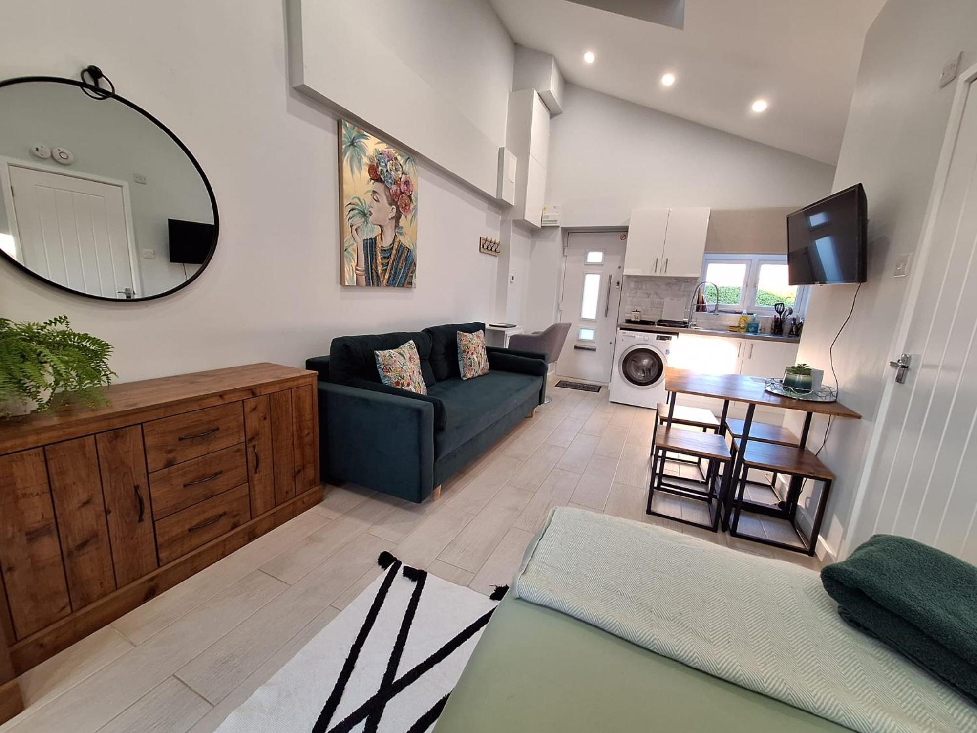 New, Stylish Studio Flat With Private Patio And Free On-Street Parking Check Out At 11Am Bournemouth Eksteriør bilde